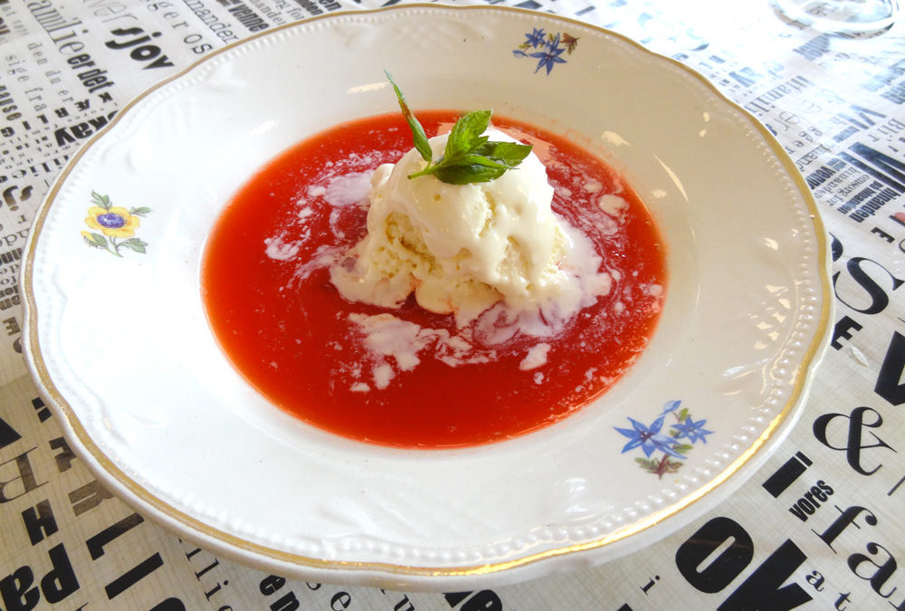 Kold rabarbersuppe med kokosis