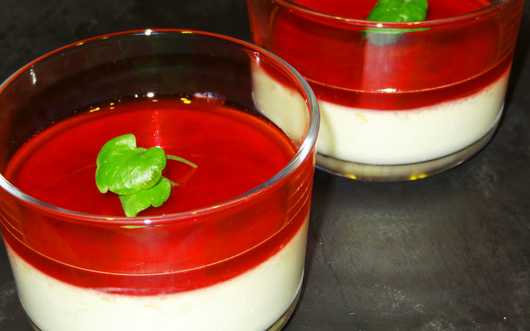 Mandel Panna Cotta med jordbærgele
